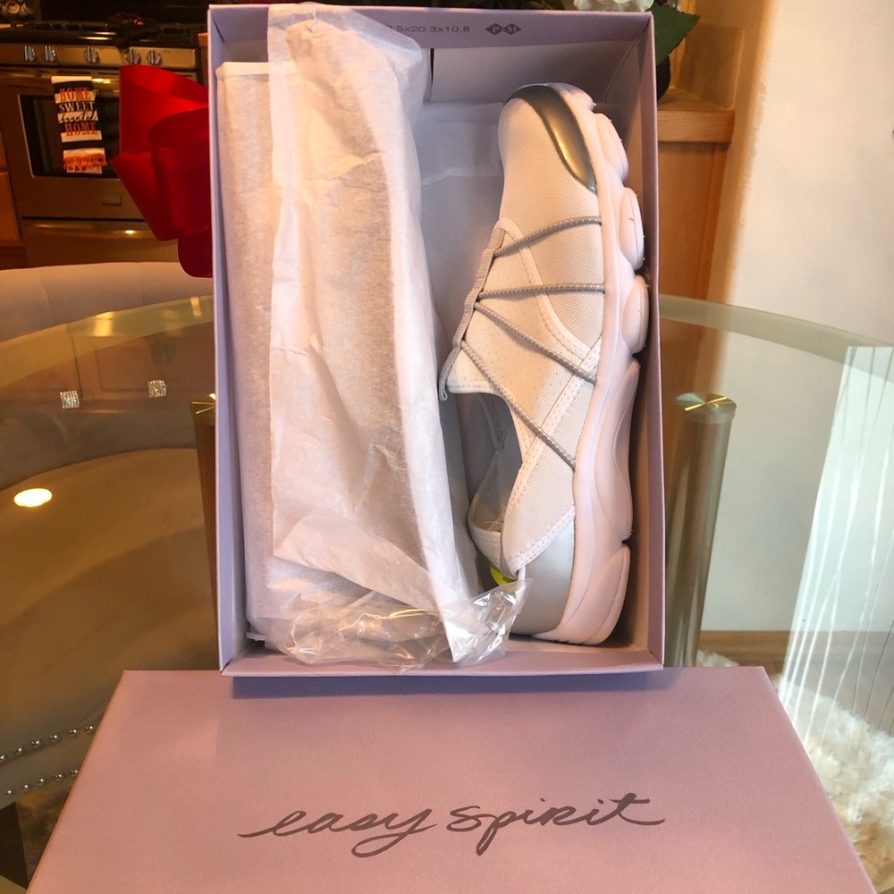 New Easy Spirit Slip On’s